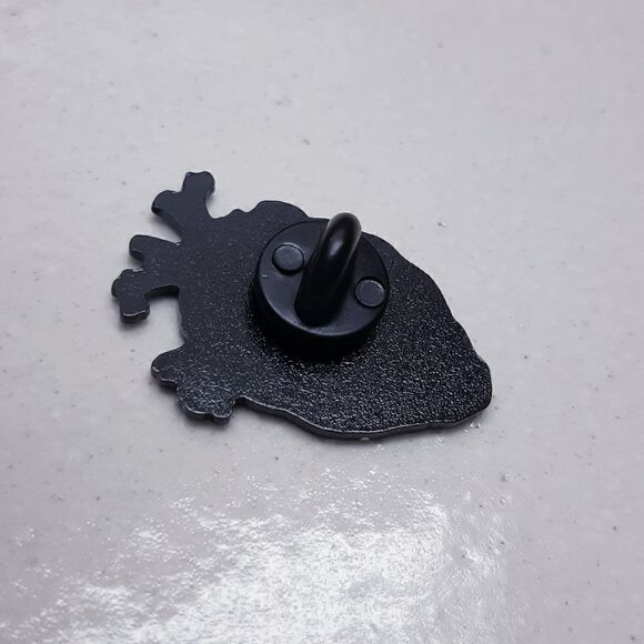 CrashingâOceanâWaves inâMyâHeartâEnamelâPin - Picture 3 of 8